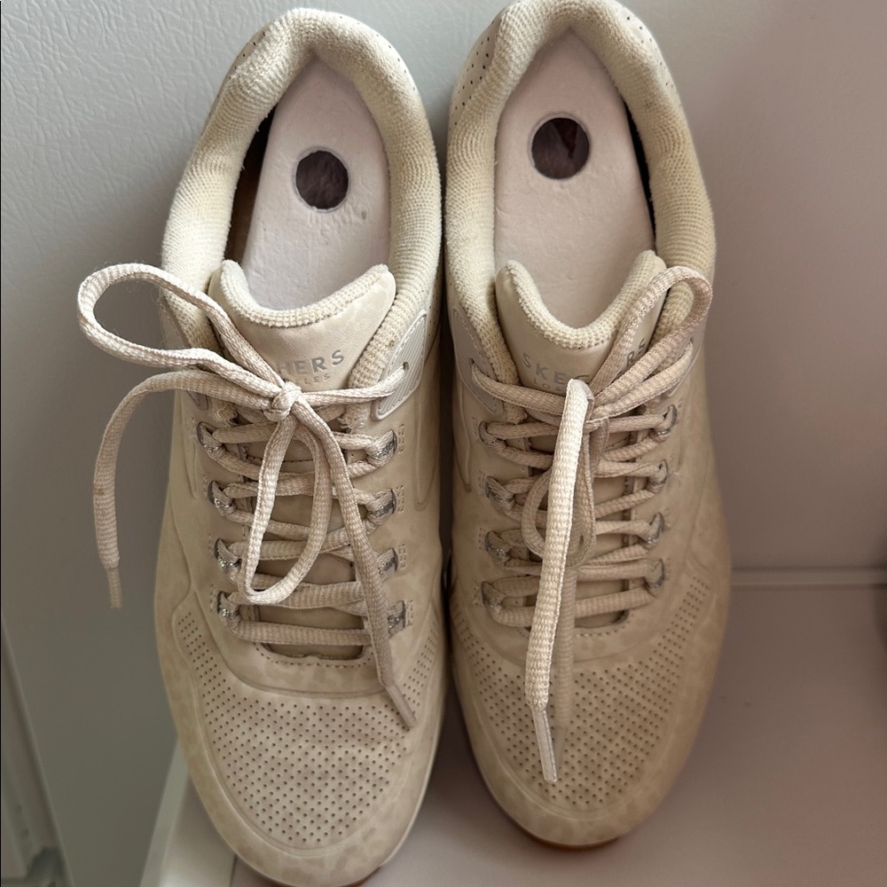 Chic Light Gray Patterned Sneakers - image 3